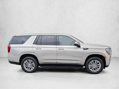 Used 2024 GMC Yukon SLT w/ SLT Luxury Package image 4