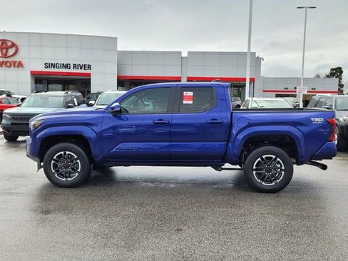 Used 2024 Toyota Tacoma TRD Sport w/ TRD Sport Upgrade Package RWD image 4