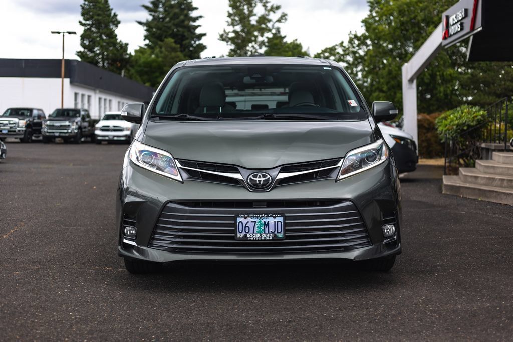 Used 2020 Toyota Sienna Limited AWD/4WD image 5