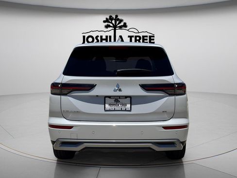 Used 2025 Mitsubishi Outlander SE FWD image 5