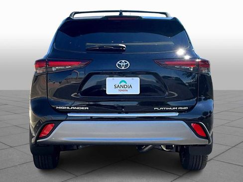 Used 2025 Toyota Highlander Platinum image 4