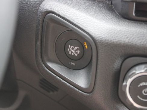 Used 2025 Jeep Wrangler Willys AWD/4WD image 23