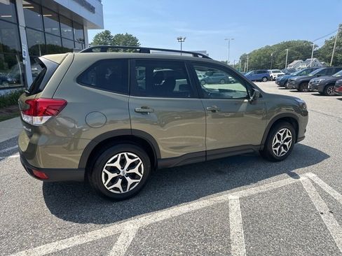 Used 2022 Subaru Forester Premium image 8