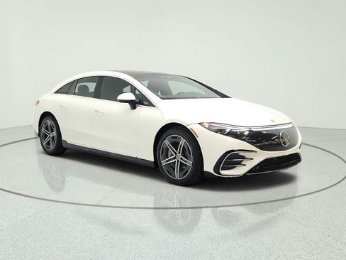 Used 2022 Mercedes-Benz EQS 580 4MATIC Sedan image 3
