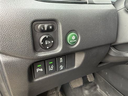 Used 2018 Honda Pilot Touring image 12