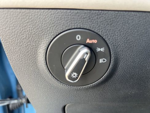 New 2025 Volkswagen Taos SE image 20