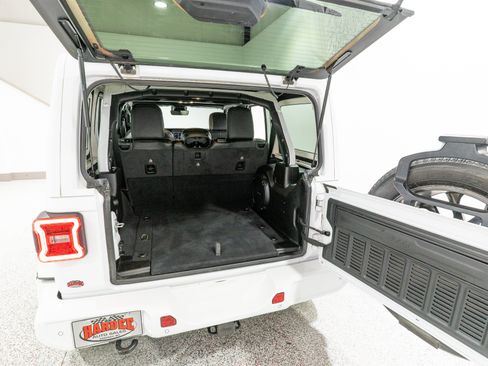 Used 2020 Jeep Wrangler Unlimited Sahara AWD/4WD image 34