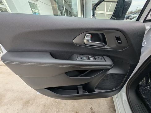 New 2026 Chrysler Pacifica Select image 33