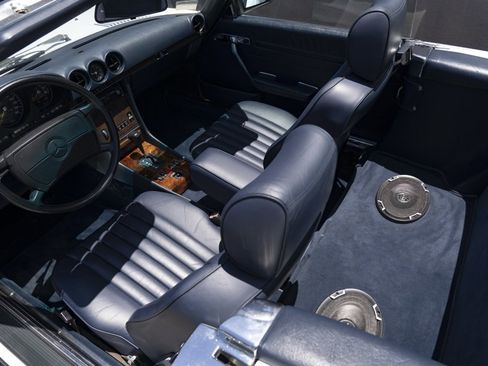 Used 1988 Mercedes-Benz 560 SL image 11