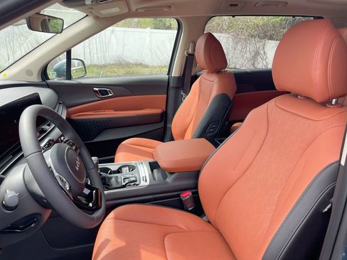 Used 2025 Kia Carnival SX image 37