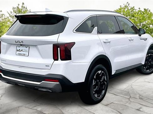 Certified 2025 Kia Sorento S w/ Panoramic Sunroof Package image 2