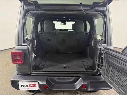 Used 2025 Jeep Wrangler Unlimited Sahara AWD/4WD image 7