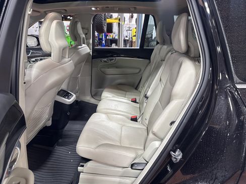 Used 2018 Volvo XC90 T6 Momentum w/ Convenience Package image 9