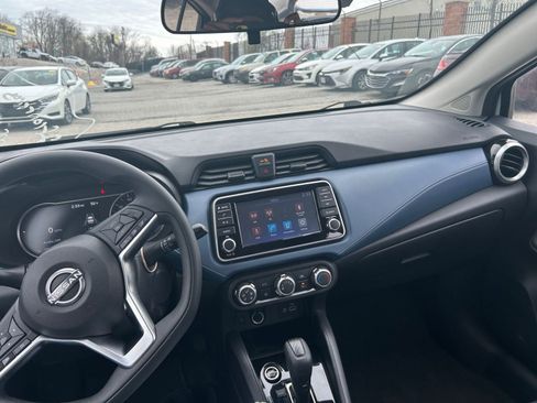 Used 2025 Nissan Versa SV image 28