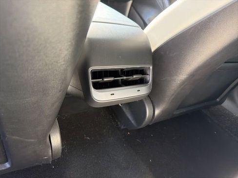 Used 2022 Tesla Model 3 Performance image 23