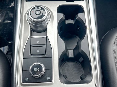 Used 2022 Ford Explorer XLT w/ Equipment Group 202A image 36