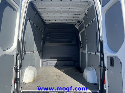 Used 2025 Mercedes-Benz Sprinter 2500 image 21
