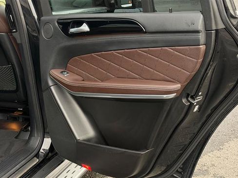 Used 2016 Mercedes-Benz GL 550 4MATIC image 39