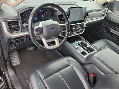 Used 2024 Ford Expedition Max XLT image 8