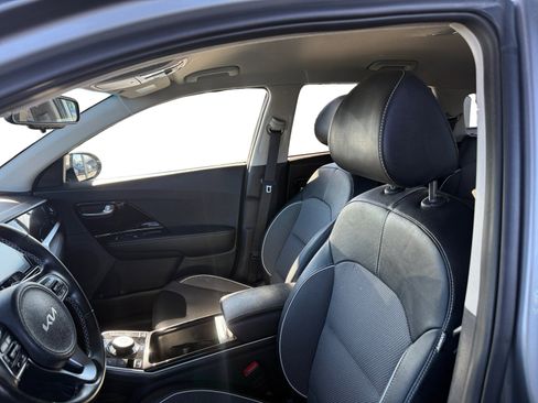 Used 2022 Kia Niro EX image 10