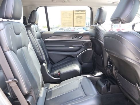 Used 2022 Jeep Grand Cherokee L Limited AWD/4WD image 11