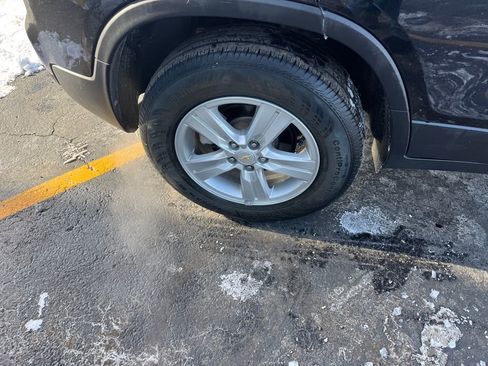 Used 2022 Chevrolet Trax LT w/ LT Convenience Package image 31