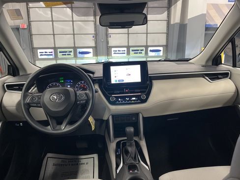 Used 2023 Toyota Corolla Cross L image 25