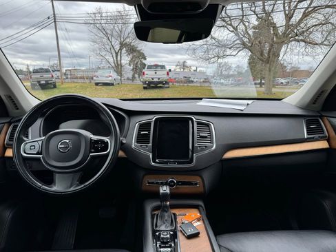 Used 2021 Volvo XC90 T6 Momentum w/ Protection Package Premier image 14