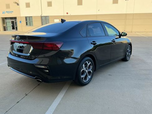 Used 2019 Kia Forte LXS FWD image 5