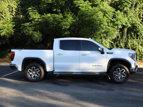 Used 2025 GMC Sierra 1500 SLT w/ SLT Premium Plus Package AWD/4WD image 11