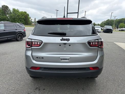 Used 2023 Jeep Compass Latitude w/ Sun and Sound Group AWD/4WD image 7