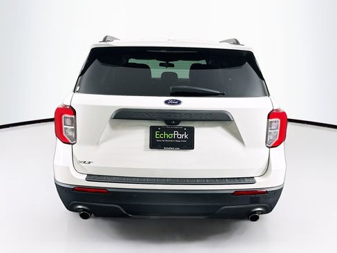 Used 2022 Ford Explorer XLT w/ Equipment Group 202A image 7