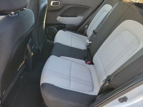 Used 2021 Hyundai Venue SEL image 6