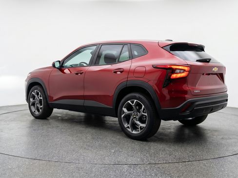 Used 2025 Chevrolet Trax LT FWD image 6