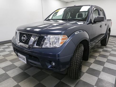 Used 2015 Nissan Frontier SV w/ SV Value Truck Package AWD/4WD image 4