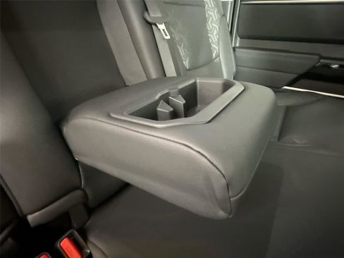 Used 2023 Toyota Tundra Limited AWD/4WD image 38