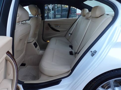 Used 2013 BMW 320i Sedan RWD image 11