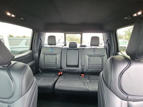Used 2025 Ford F150 Platinum w/ FX4 Off-Road Package image 25