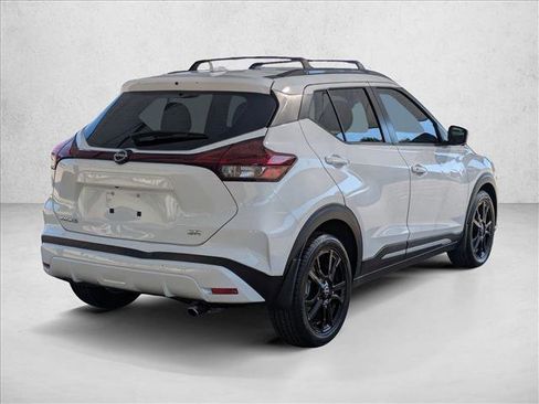 Used 2023 Nissan Kicks SR w/ SR Premium Package FWD image 5