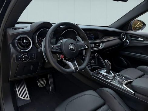 Used 2023 Alfa Romeo Stelvio Quadrifoglio image 27