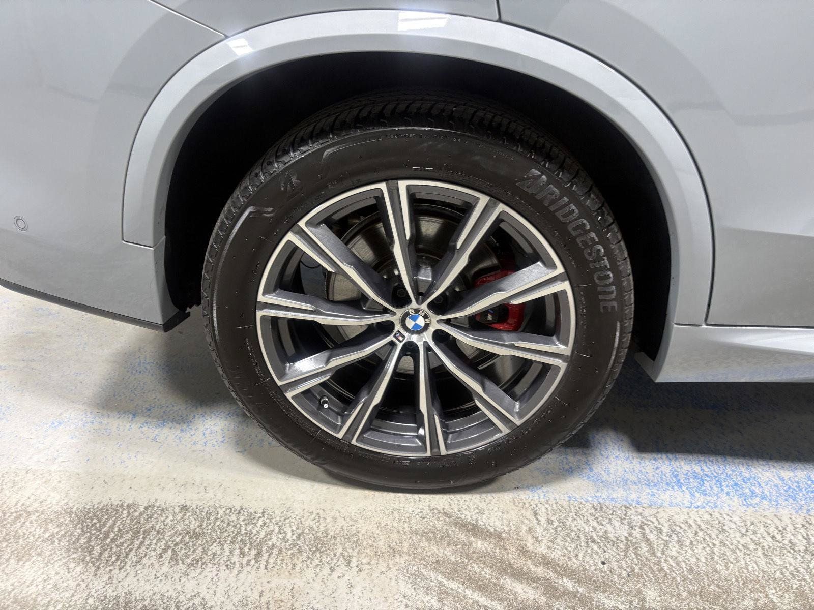 Used 2024 BMW X5 xDrive40i w/ M Sport Package AWD/4WD image 39