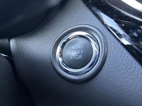 Used 2022 Toyota C-HR XLE FWD image 21