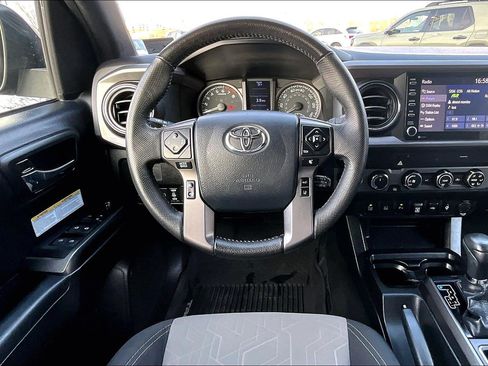Used 2020 Toyota Tacoma TRD Off-Road w/ Technology Package image 5