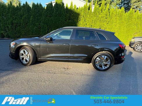 Used 2021 Audi e-tron Premium w/ Convenience Plus Package image 4