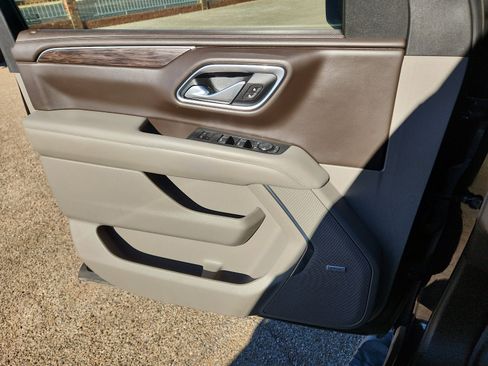 Used 2021 Chevrolet Tahoe Z71 w/ Z71 Off-Road Package image 13