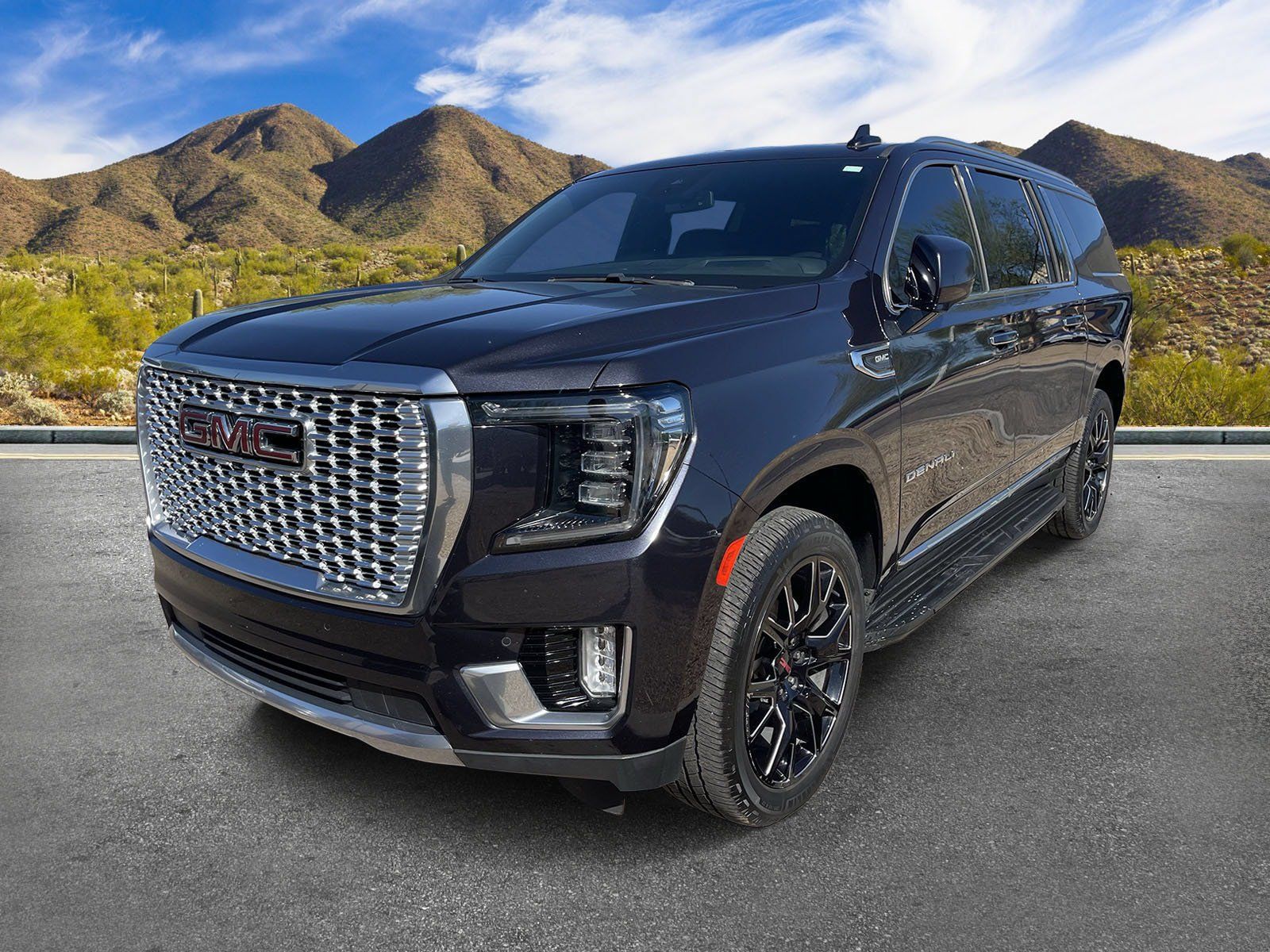 Used 2023 GMC Yukon XL Denali AWD/4WD image 2