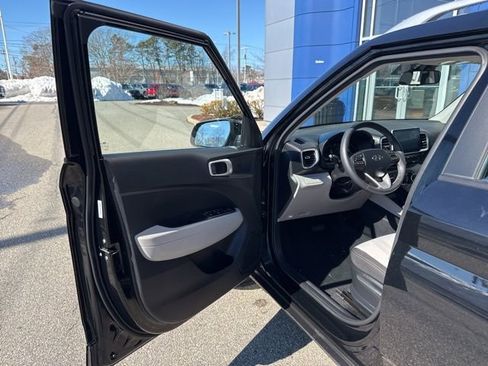 Certified 2026 Hyundai Venue SEL image 10