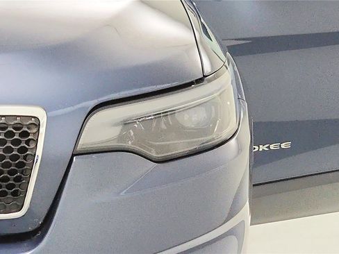 Used 2021 Jeep Cherokee Latitude Lux w/ Comfort/Convenience Group image 17