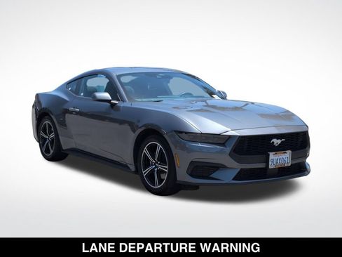 Used 2025 Ford Mustang Coupe RWD image 2