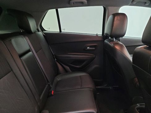 Used 2017 Chevrolet Trax LT w/ LT Convenience Package image 19